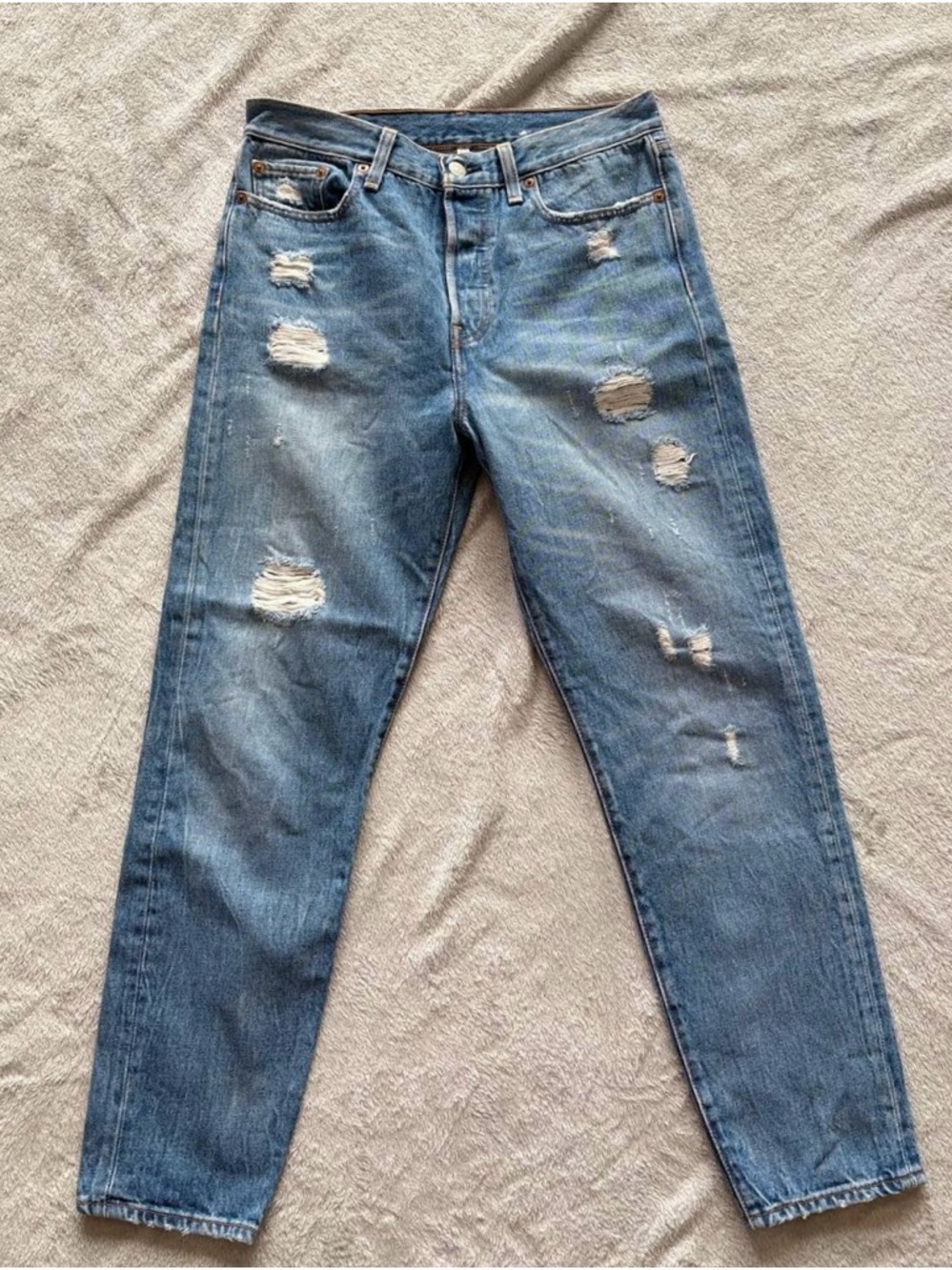 Women’s Levi’s Distressed Blue Jeans Size 29